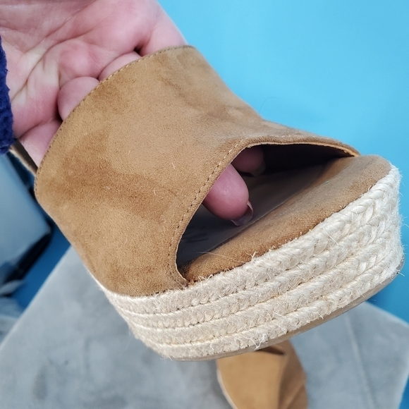 American Rag tan platform woven sandals 7 - Picture 5 of 16